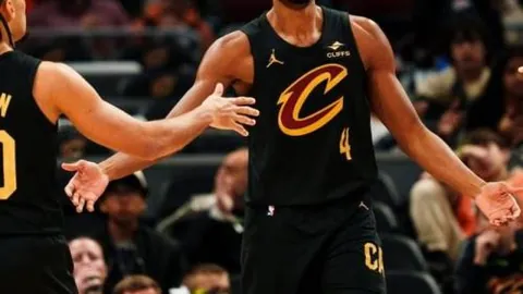 “张玉宁建功塞尔吉尼奥双响，国安强势领跑亚冠，3-0完胜大埔！”