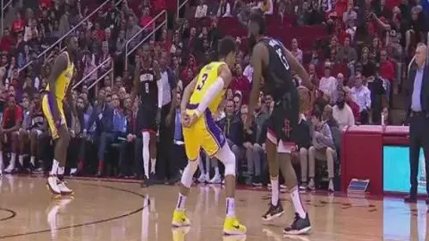 切尔西与伯恩利1-1握手言和，哈弗茨头球建功维德拉追平比分